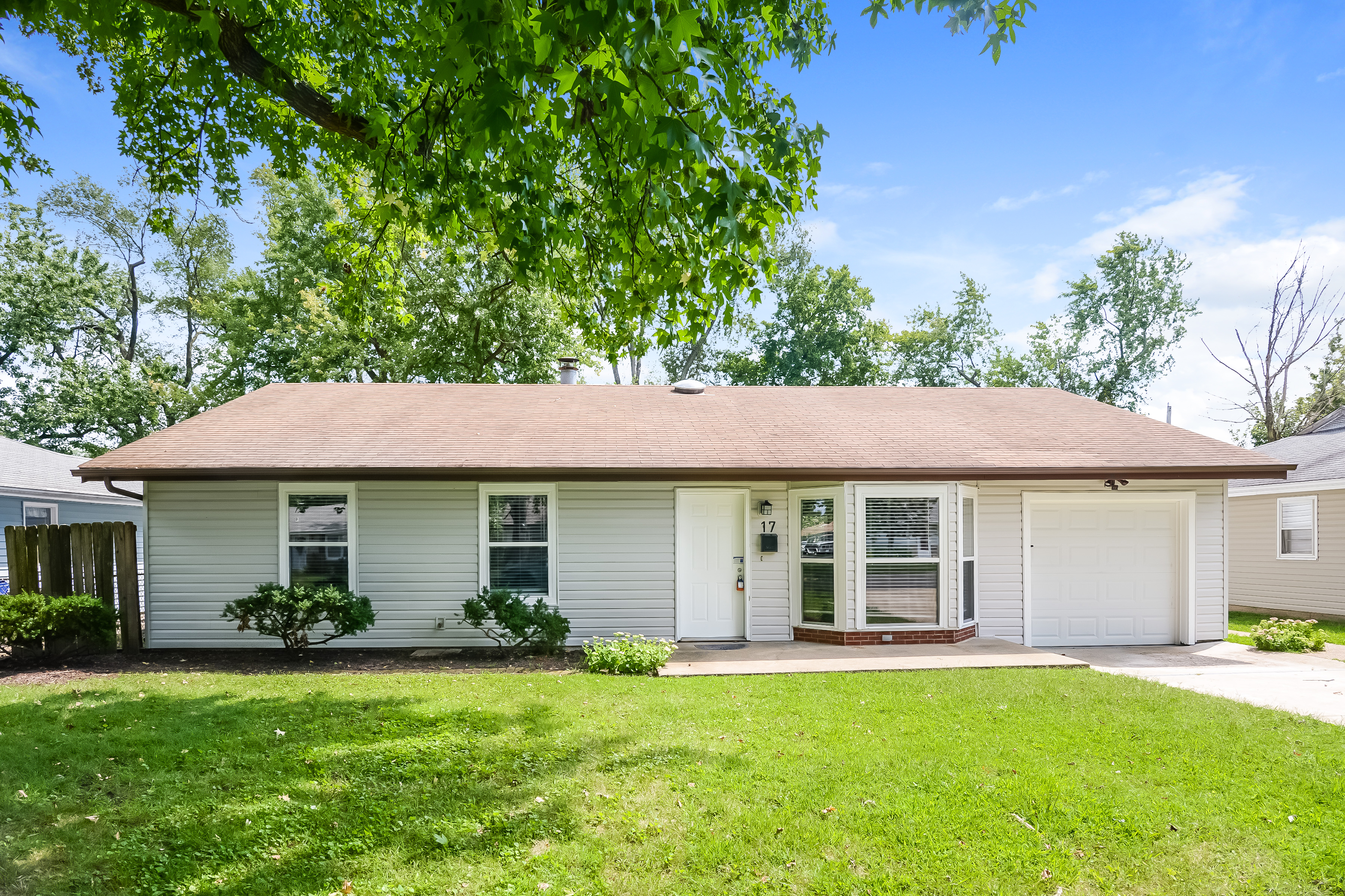 17 Elwood Ct Florissant, MO 63031